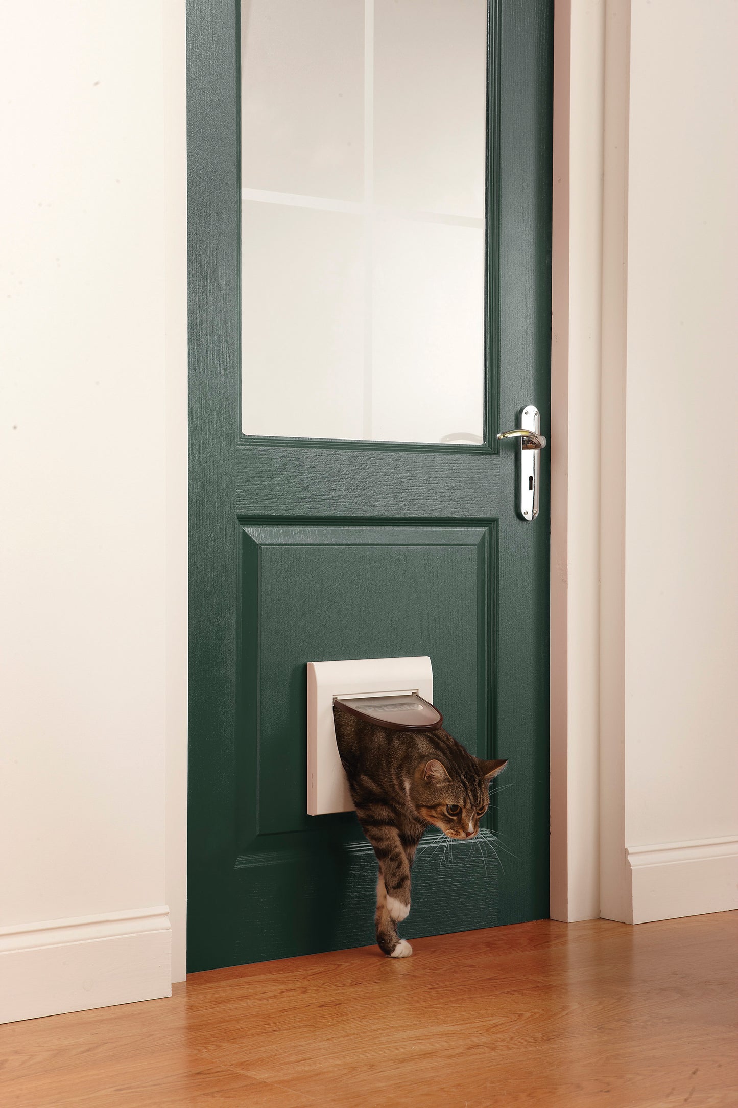 Cat door magnet white (932)