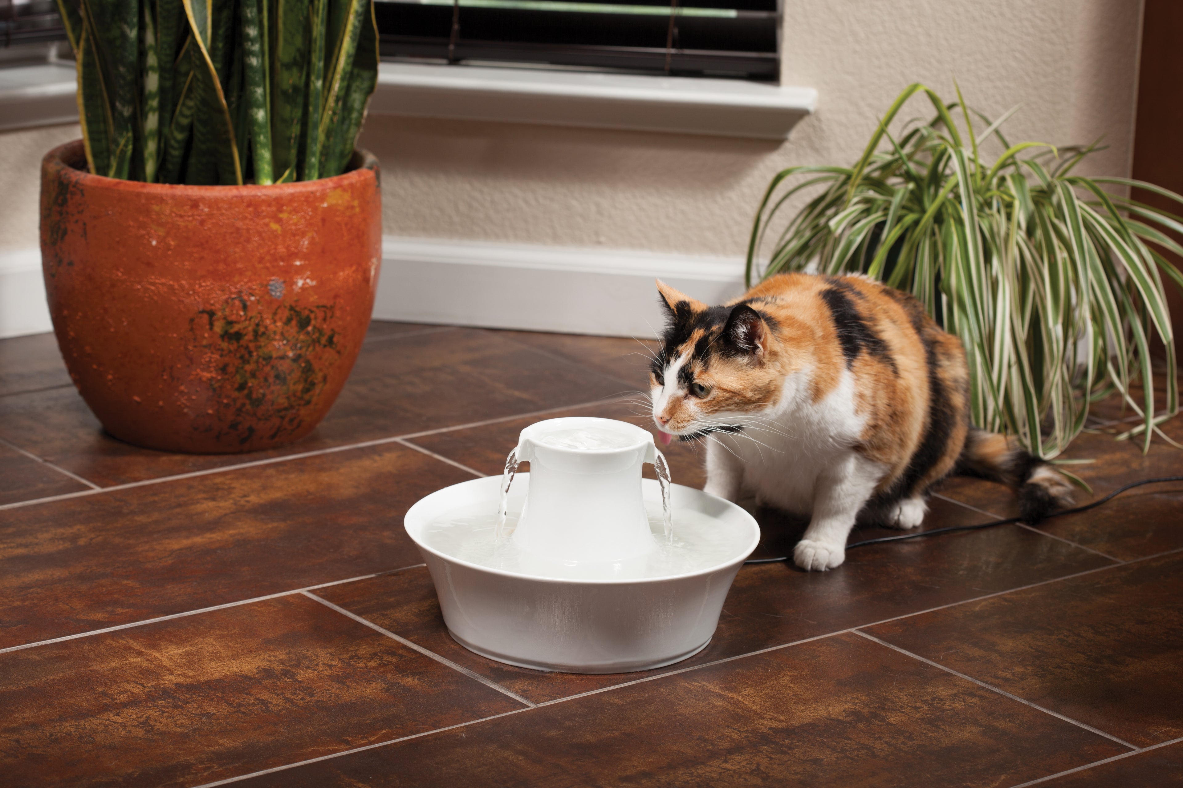 Ceramic drinking fountain Avalon